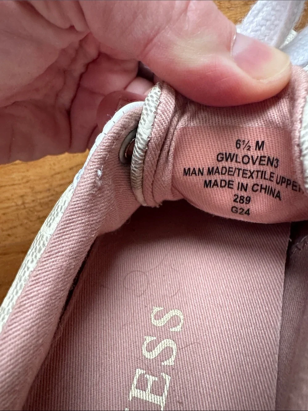 Guess White and Rose Gold Accent Low-Top Sneakers size 6.5 (Worn once)